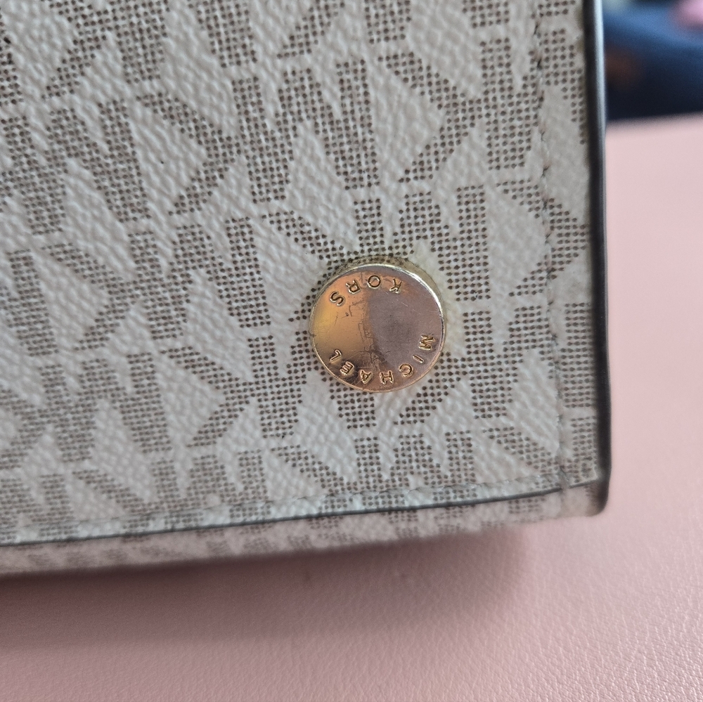 Michael Kors Beige and Pink Hamilton Satchel and Jet Set Travel Wallet Set - Picture 15 of 16